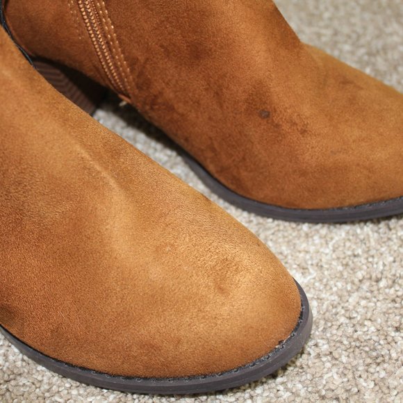 Rue 21 Rainy12 Faux Suede Tan Ankle Booties Boots Womens Size 8 NWT w/ FLAWS - Picture 6 of 10